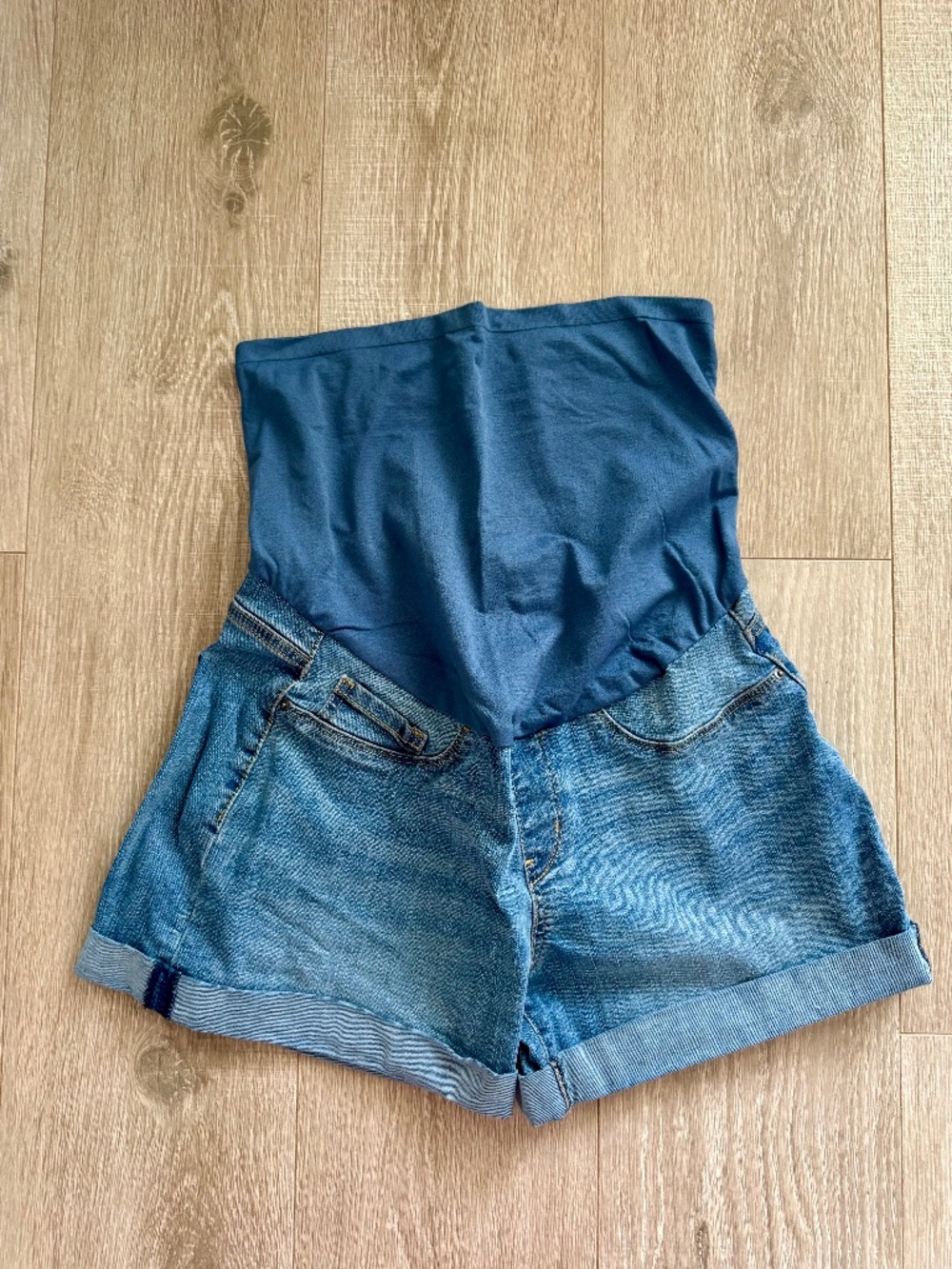 Signature by Levi Strauss & Co. Gold Womens Maternity Mid-Rise Shorts